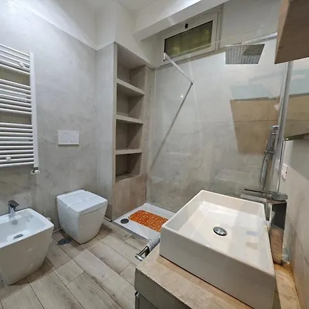 Clara's Con Ingresso Indipendente