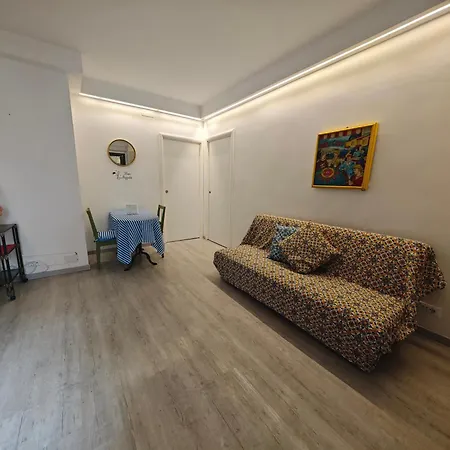 Clara's Con Ingresso Indipendente * Řím